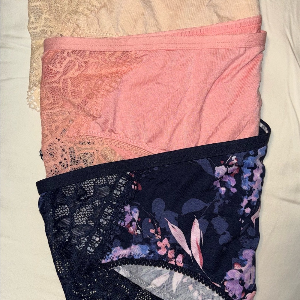 3 Soma Embraceable Hipster Panties